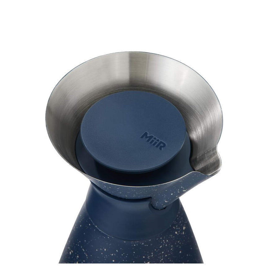 new-standard-carafe-x0 WebPDP-33oz_New_Standard_Carafe_Tidal_Blue_Speckle_Studio__CAR1SVOS225_45_Lid_Off.jpg