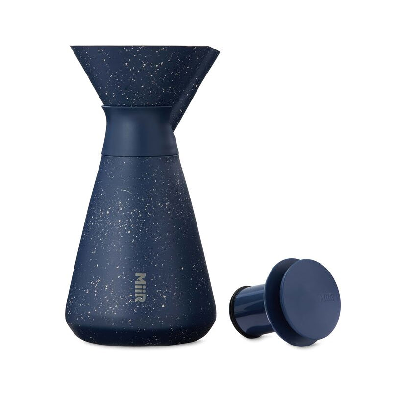 new-standard-carafe-x0 WebPDP-33oz_New_Standard_Carafe_Tidal_Blue_Speckle_Studio__CAR1SVOS225_Front_Lid_Staged.jpg
