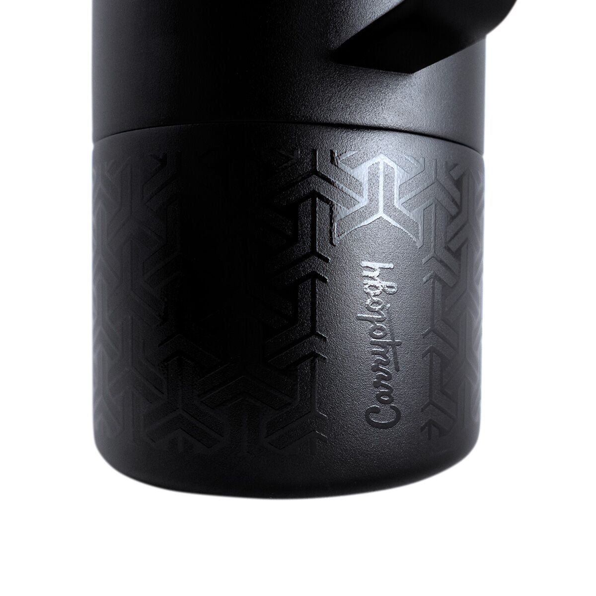 miir-x-carryology-tomo-x4 WebPDP-MiiR_x_Carryology_Tomo_Studio_Closeup__TOM1SV33402_12.10.25.jpg