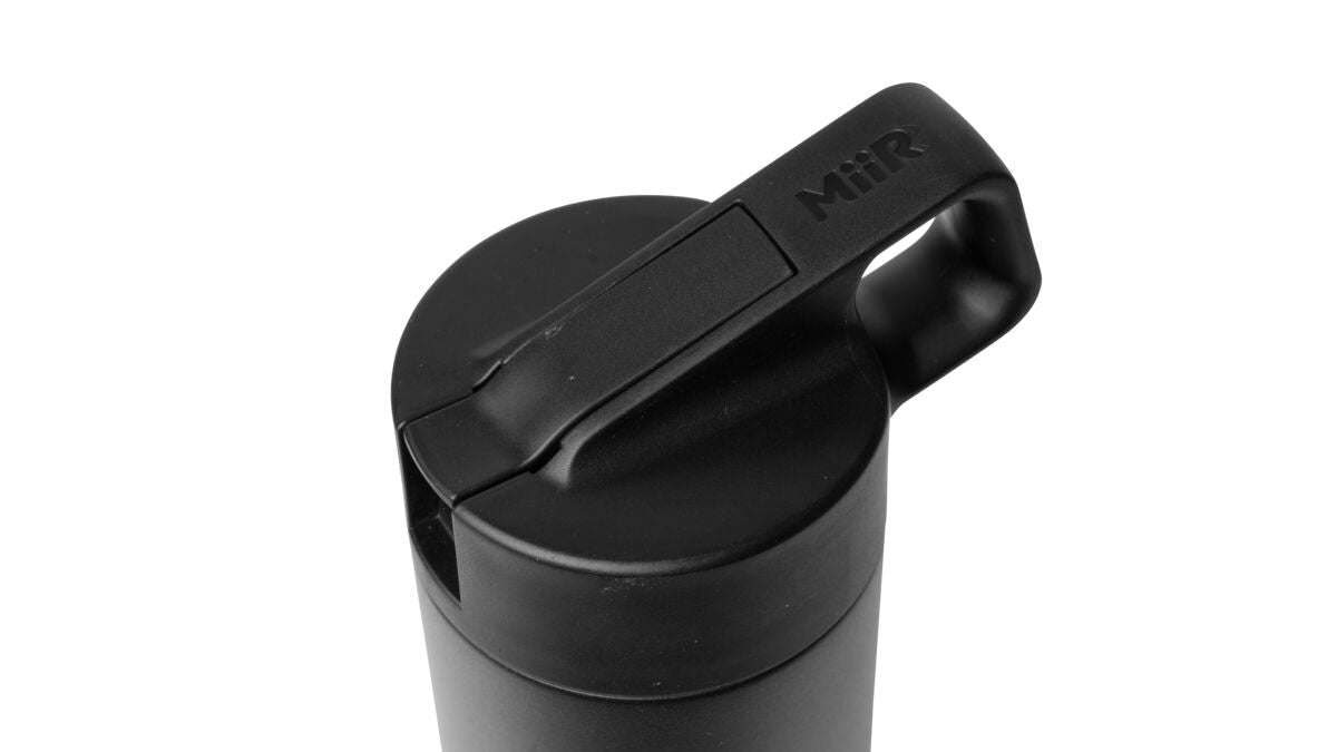 straw-bottle-q9 WebPDP-Straw_Lid_2_Black_Studio_0221_45deg_Closed__WMB1SL20002.jpg